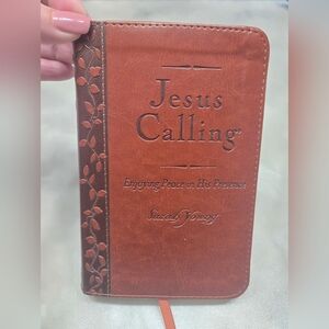 Jesus Calling -Enjoying Peace In His Presence By Sarah Young